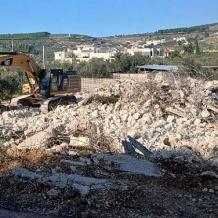 سلطات الاحتلال تُجبر مواطنًا من عرعرة على هدم منزلين ذاتيًا للمرة الثانية