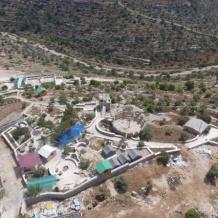 منتدى شارك يدين تركيب بوابة حديدية على مدخل وادي كفر نعمة ويطالب بتدخل فوري