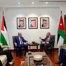 الشيخ يبحث مع الصفدي تثبيت وقف إطلاق النار في غزة ووقف التصعيد الإسرائيلي بالضفة