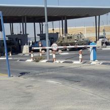 الاحتلال يغلق حاجز قلنديا شمال القدس المحتلة