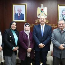 المؤسسة الفلسطينية وطاقم شؤون المرأة يبحثان دعم المشاريع النسوية في المناطق المهمشة