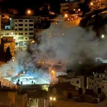 الاحتلال يفجر شقة سكنية ويعتقل ٤ مواطنين من نابلس 