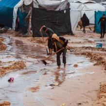 غزة: قصف بمناطق متفرقة وتفاقُم معاناة النازحين بفعل المنخفض