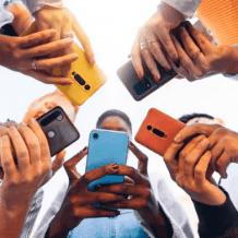 Gen Z يفضّل الرسائل على المكالمات.. عالِمة نفس تشرح السبب