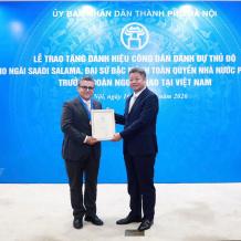 هانوي تمنح السفير سعدي الطميزي مواطنة الشرف تقديرا لجهوده