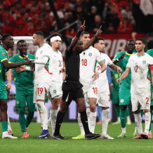 رئيس "فيفا" يهاجم تصرفات لاعبي السنغال.. ويلوّح بعقوبات