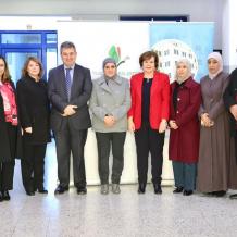 مؤسسة نُعلّم لفلسطين تسلم عدداً من أجهزة الحاسوب المحمولة إلى المعهد الوطني للتدريب التربوي بدعم من بنك فلسطين