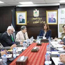 وزارة شؤون المرأة تعقد لقاءً حوارياً مع شخصيات وطنية وقيادات مؤثرة حول استحقاقات المرحلة وواقع المرأة