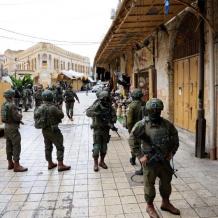 لليوم الثالث: الاحتلال يواصل مداهمة المنطقة الجنوبية في الخليل ويعتقل 7 مواطنين