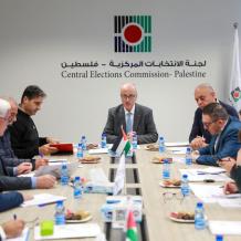 لجنة الانتخابات تطلع مؤسسات المجتمع المدني على استعدادات الانتخابات المحلية 2026