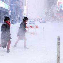 الولايات المتحدة: 21 قتيلا في عاصفة ثلجية هي الأشد منذ عقود