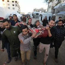 3 شهداء بينهم طفلة إثر قصف للاحتلال على دير البلح وغزة