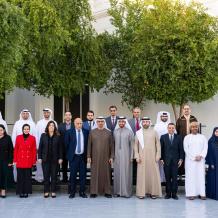 رئيس الإمارات يستقبل وفد المشاركين في الاجتماع العربي للقيادات الشابة 