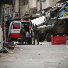 قوات الاحتلال تقتحم مخيم بلاطة وتجبر عائلات على إخلاء منازلها