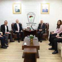 أبو هولي يبحث مع السفير التركي أوضاع المخيمات الفلسطينية وتداعيات الأزمة المالية للأونروا والتصعيد الإسرائيلي في الضفة وغزة