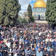 100 ألف مصل يؤدون صلاة الجمعة الثانية من رمضان في الأقصى