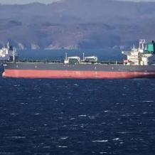 واشنطن تعلن السماح المؤقت بشراء النفط الروسي "العالق في البحر"