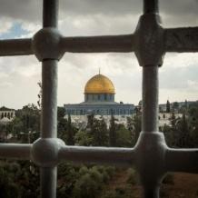 الاحتلال يسلم مقدسيا قرار إبعاد عن المسجد الأقصى