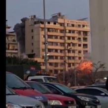 شاهد: الاحتلال يدمّر مبنى سكنيًا كاملًا في الباشورة وسط بيروت
