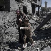 استشهاد مسعفين وإصابة آخرين في قصف الاحتلال محيط مستشفى جنوب لبنان