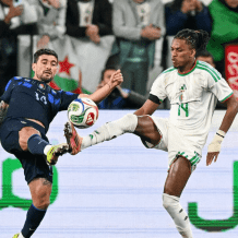 التعادل السلبي يخيم على مواجهة الجزائر وأوروغواي