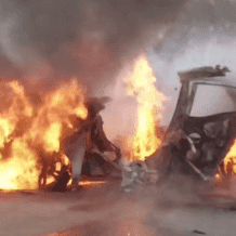 شاهد.. شهيد وإصابات باستهداف مركبة وسط قطاع غزة