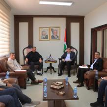 الأحمد يلتقي نقابة أصحاب شركات ومعارض الشاحنات والمعدات الثقيلة