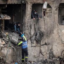 قصف على لبنان وحزب الله يطلق قذائف صاروخية