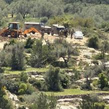 الاحتلال يستولي على جرافتين في دير غسانة شمال غرب رام الله