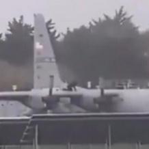 باستخدام فأس.. رجل يلحق أضرارا بطائرة عسكرية أمريكية في أيرلندا