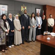 تعزيزًا لبيئة الريادة والابتكار في البلديات وتحسين الخدمات وتعزيز فرص العمل: لقاء يجمع وزيرة العمل برئيس بلدية البيرة.