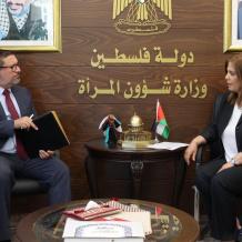 الخليلي تبحث مع ممثل جمهورية تشيلي سبل التعاون المشترك