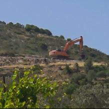 مستوطنون يشرعون بتجريف أراضٍ زراعية غرب سلفيت