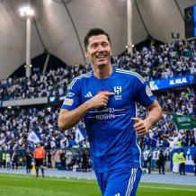 هل يرتدي ليفاندوفسكي قميص الهلال السعودي؟