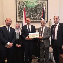 "التربية" تُطلع وزيراً بريطانياً على الانتهاكات بحق التعليم عبر لقاء افتراضي لمدرسة في الخليل