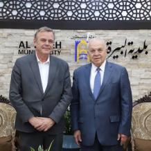 رئيس بلدية البيرة يستقبل سفير مملكة هولندية