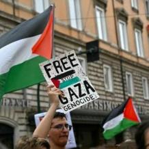 220 كاهنا يطالبون الأساقفة الإيطاليين بدعم حقوق الشعب الفلسطيني ومحاسبة الاحتلال