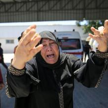 غزة: شهيدتان إحداهما طفلة وإصابات باستهداف خيمة في خانيونس