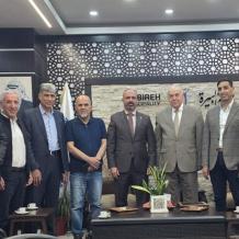 القاضي يزور بلدية البيرة ويقدم التهاني لمجلسها البلدي الجديد