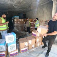 اللجنة الرئاسية للمساعدات وبلدية عطارة تقدمان مساعدات غذائية للمحتاجين ضمن حملة "لأجل الصامدين"