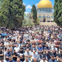 50 ألفا يؤدون صلاة الجمعة في المسجد الأقصى