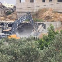 الاحتلال يهدم منزلين قيد الإنشاء في شقبا برام الله