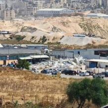  الاحتلال يهدم مغسلة مركبات ومزرعتين للمواشي في رافات شمال غرب القدس