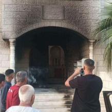 مستوطنون يحرقون مسجدا في قصرة وأجزاءٍ من منزل ببيت فوريك