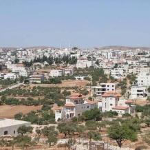 الاحتلال يخطر بالاستيلاء على أراض في دير دبوان وشق طريق شرق رام الله