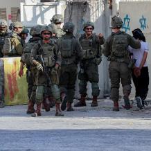 مواجهات وإصابات خلال حملة اقتحامات واعتقالات بالضفة والقدس
