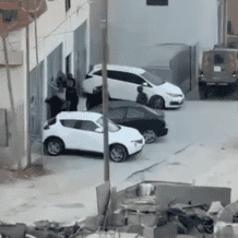 خاص| قوات الاحتلال تقتحم مخيم قلنديا.. اعتقالات وتحقيقات ميدانية واعتداءات على الأهالي
