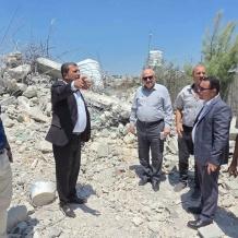 وزير الحكم المحلي يتفقد بلدة نحالين ويطلع على الأضرار جراء هدم الاحتلال لعدد من المنازل
