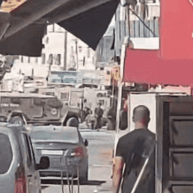الاحتلال يغلق محيط دوار الزايد ويقتحم محال تجارية في جنين