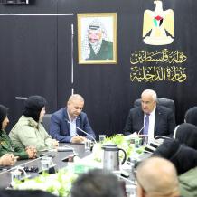 وزير الداخلية يلتقي اللجنة الاستشارية للنوع الاجتماعي في المؤسسة الأمنية